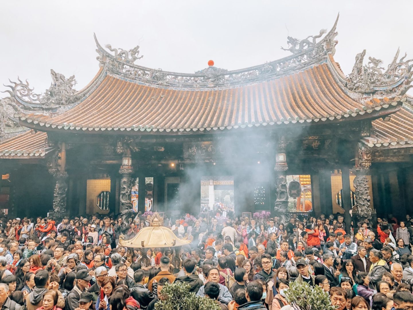 The crowd at Longshan Temple during Chinese New Year. 